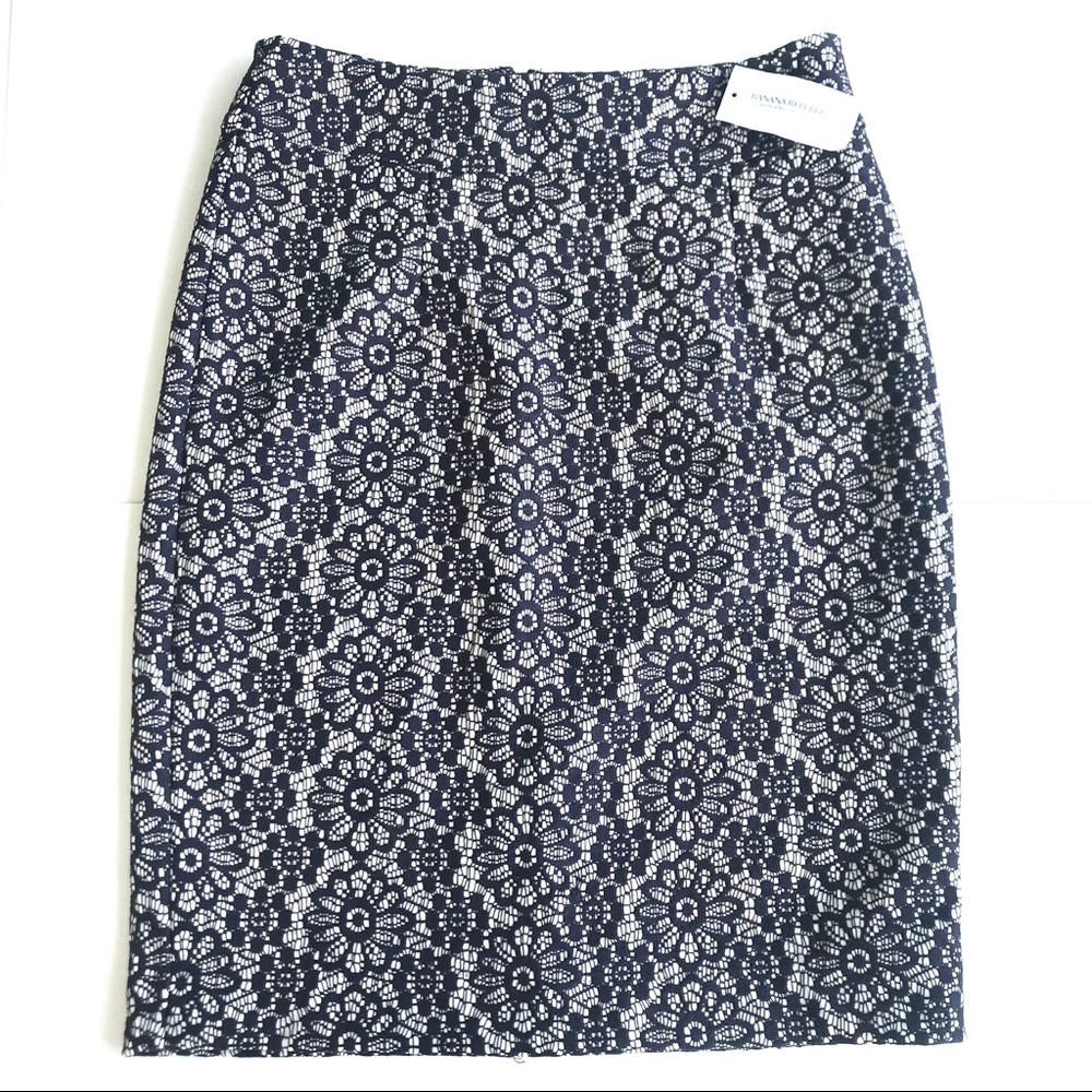 💕Banana Republic Blue and White Lace Stretch Skirt